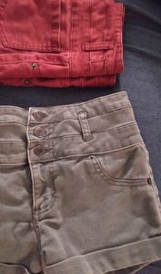 🤗High Waisted Triple Button Shorts🤗